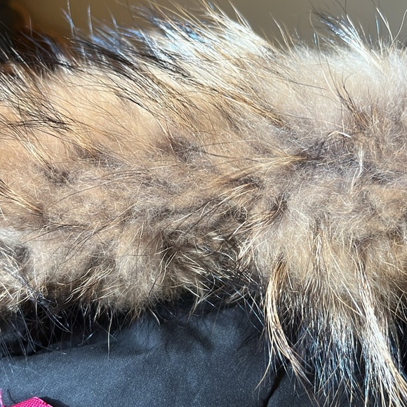 Canadian Classics Italian Men's Hooded Down Coat with  Fur Trim. - Picture 6 of 16